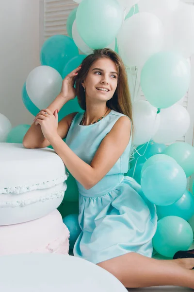 depositphotos_146587787-stock-photo-girl-in-turquoise-dress-with