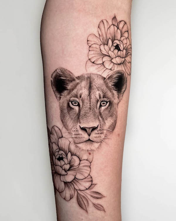 lion-tattoo-by-@adaya_tatts